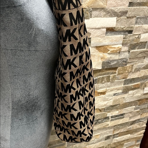 Michael Kors Signature Black and Brown Tote - Picture 3 of 14